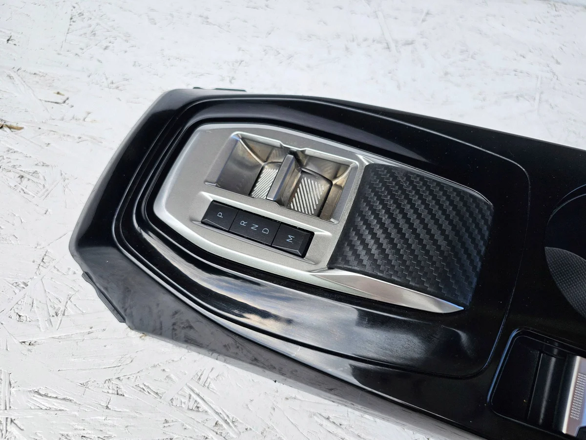 Peugeot 2008 II Vaihdevalitsinpaneeli Carbon image 5