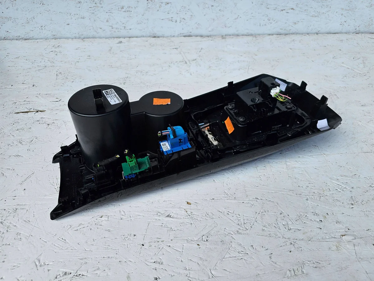 Peugeot 2008 II Vaihdevalitsinpaneeli Carbon image 7