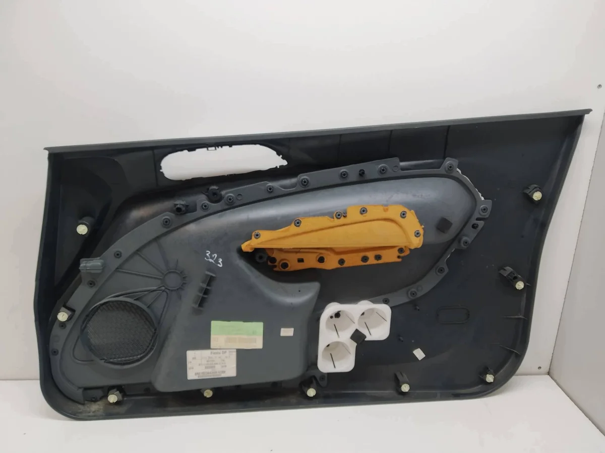 Dörrpanel vänster fram Ford Fiesta Mk7 image 3