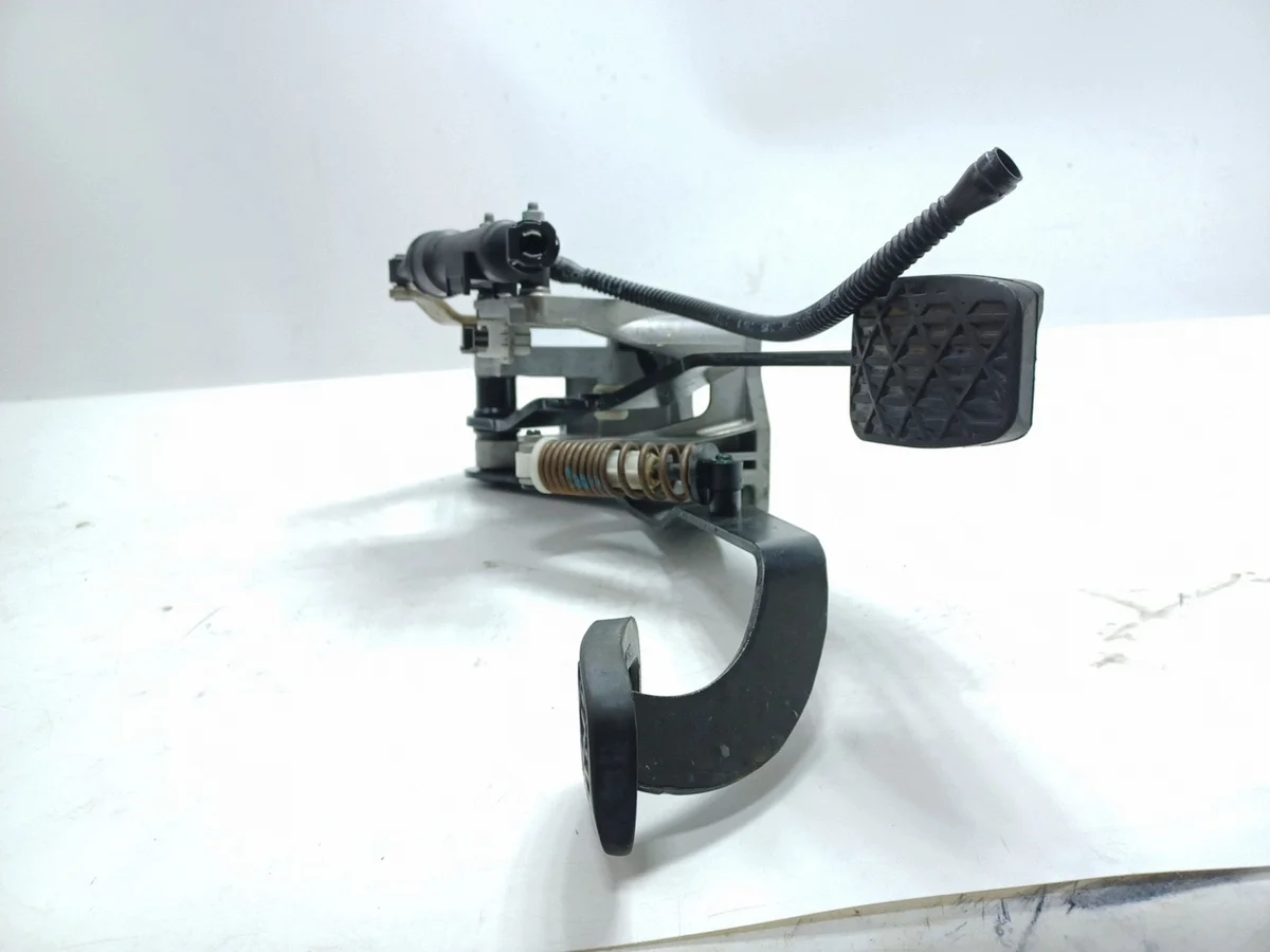 Mercedes C W205 Pedalset gebraucht thumbnail 1