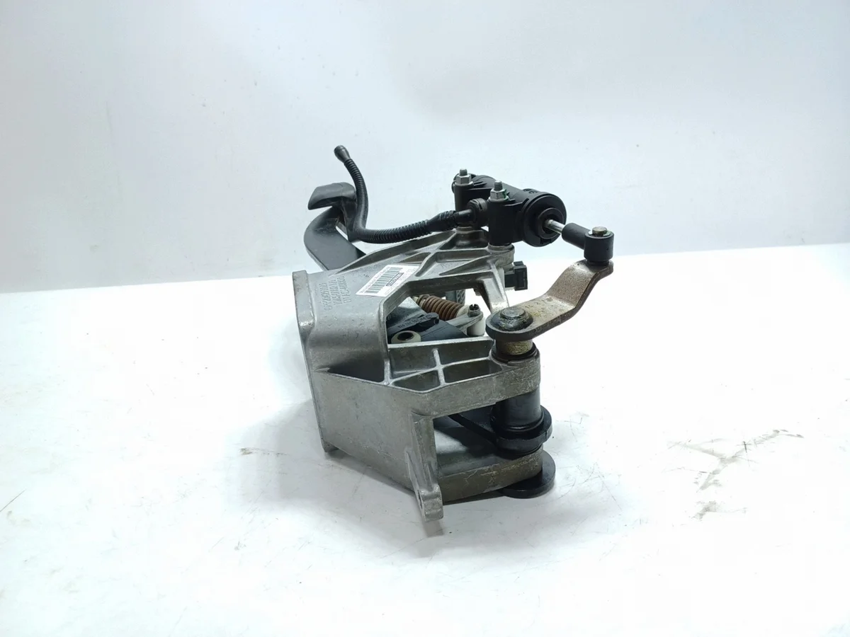 Mercedes C W205 Pedalset gebraucht thumbnail 3
