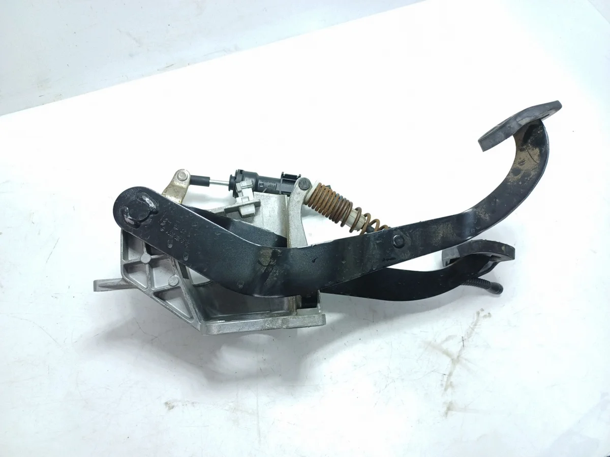 Mercedes C W205 Pedalset gebraucht thumbnail 6