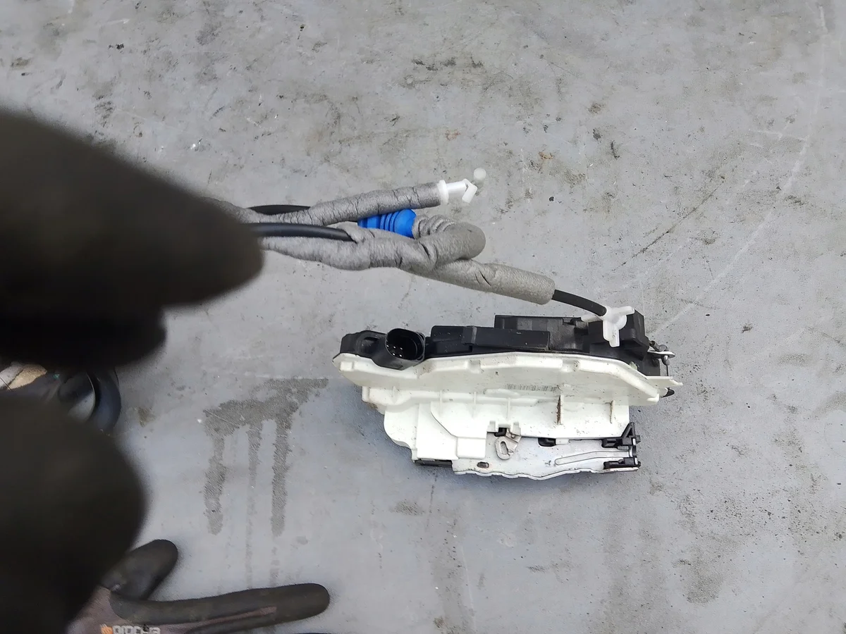 Cerradura Puerta Delantera Derecha VW UP! 1S1837016B