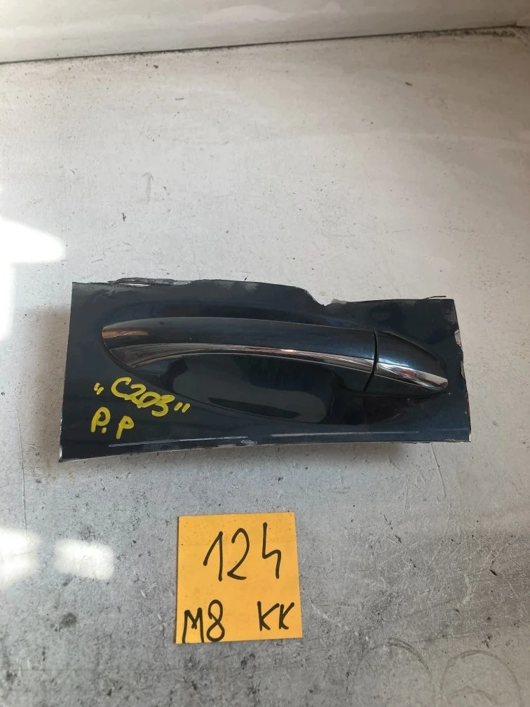 Poignée de porte avant droite Mercedes Classe C 203