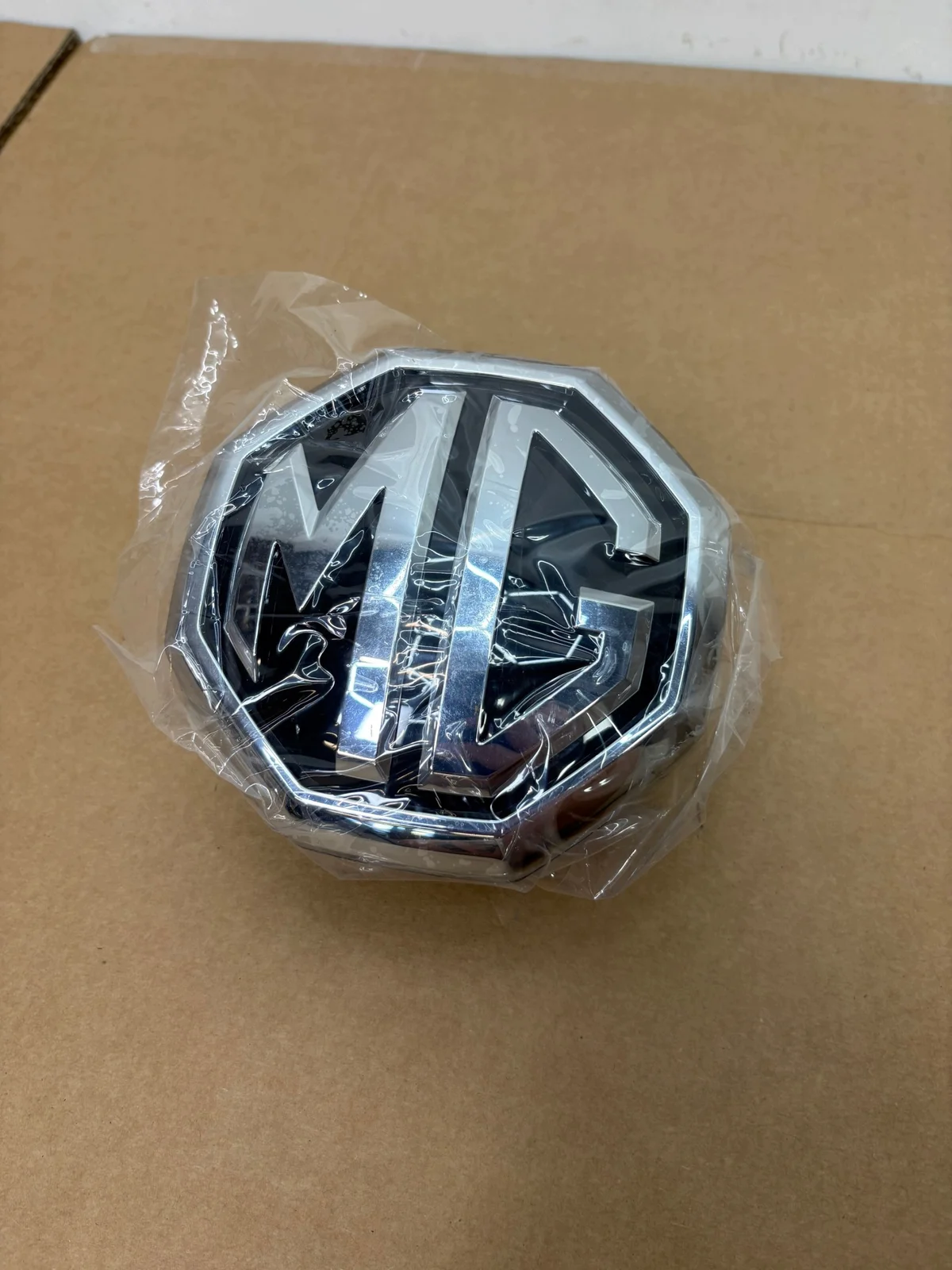 Emblema Maletero MG ZS 10433072 Usado