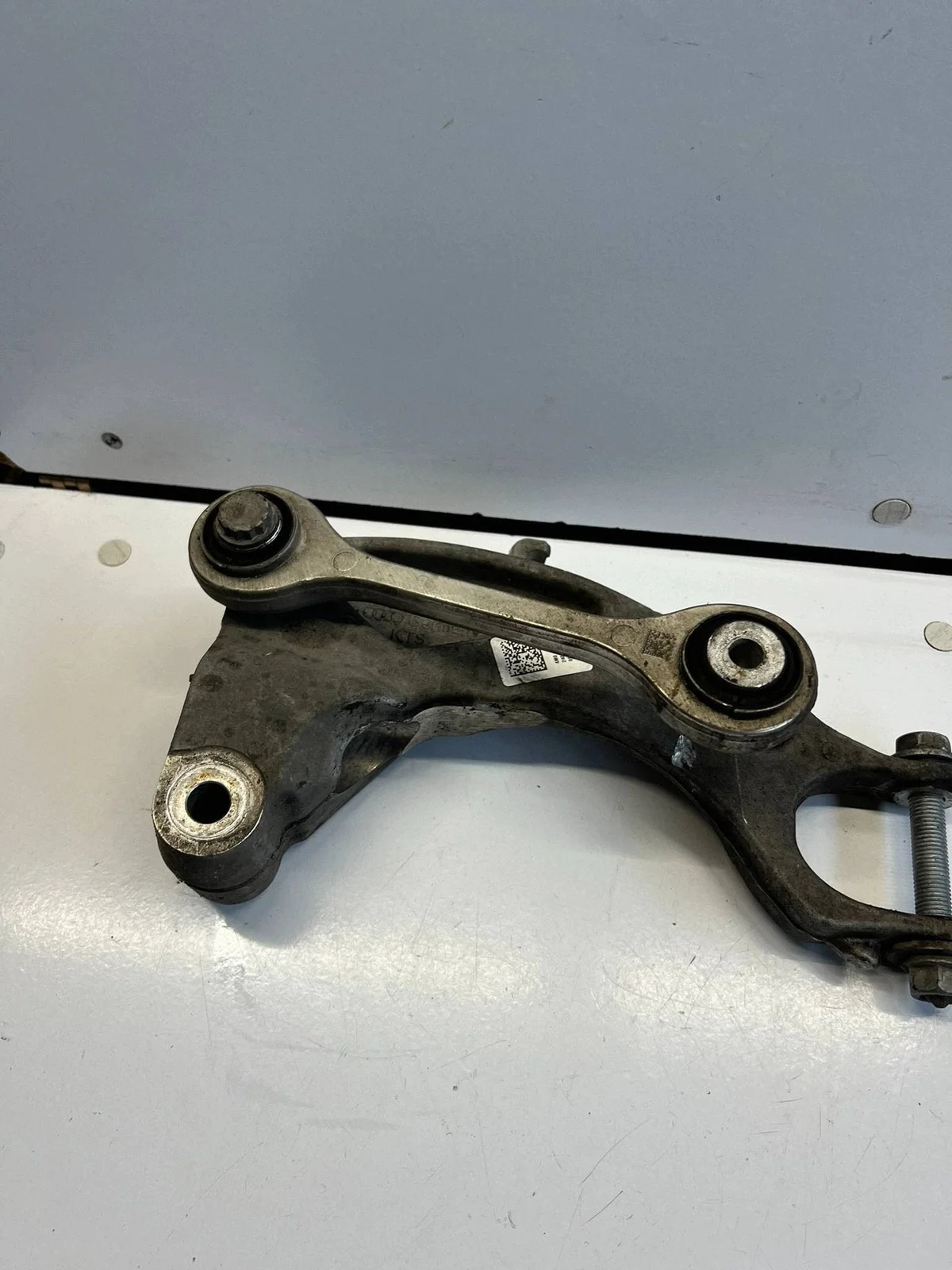 Etujousitus Audi Q5 SQ5 FY Vasen