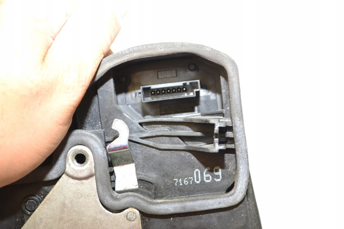 Used Rear Left Door Lock BMW E60 E70 E83 E84 E90 image 4