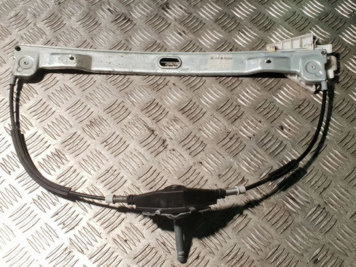 Mitsubishi Colt 2007 Lève-vitre Manuel Arrière OEM 5743A097