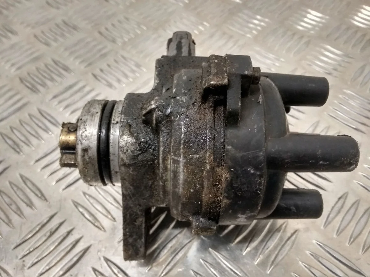 Sytytyksen jakaja Mazda 323 T2T53571