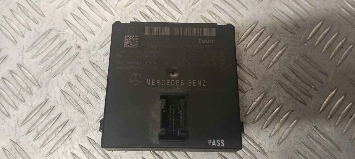 Mercedes W221 3.0 CDI OM642 Gateway 2215406462