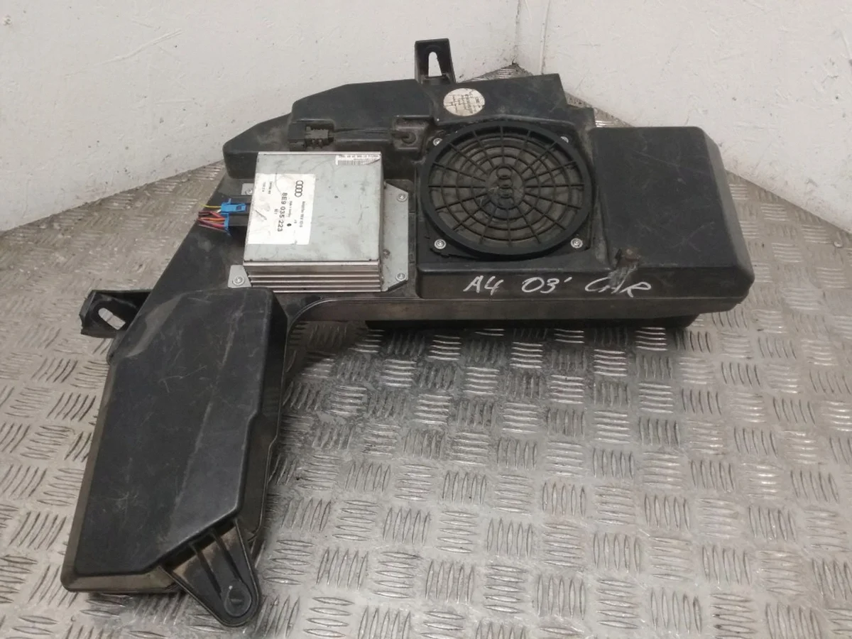 Audi A4 B6 subwoofer, OEM 8E9035223
