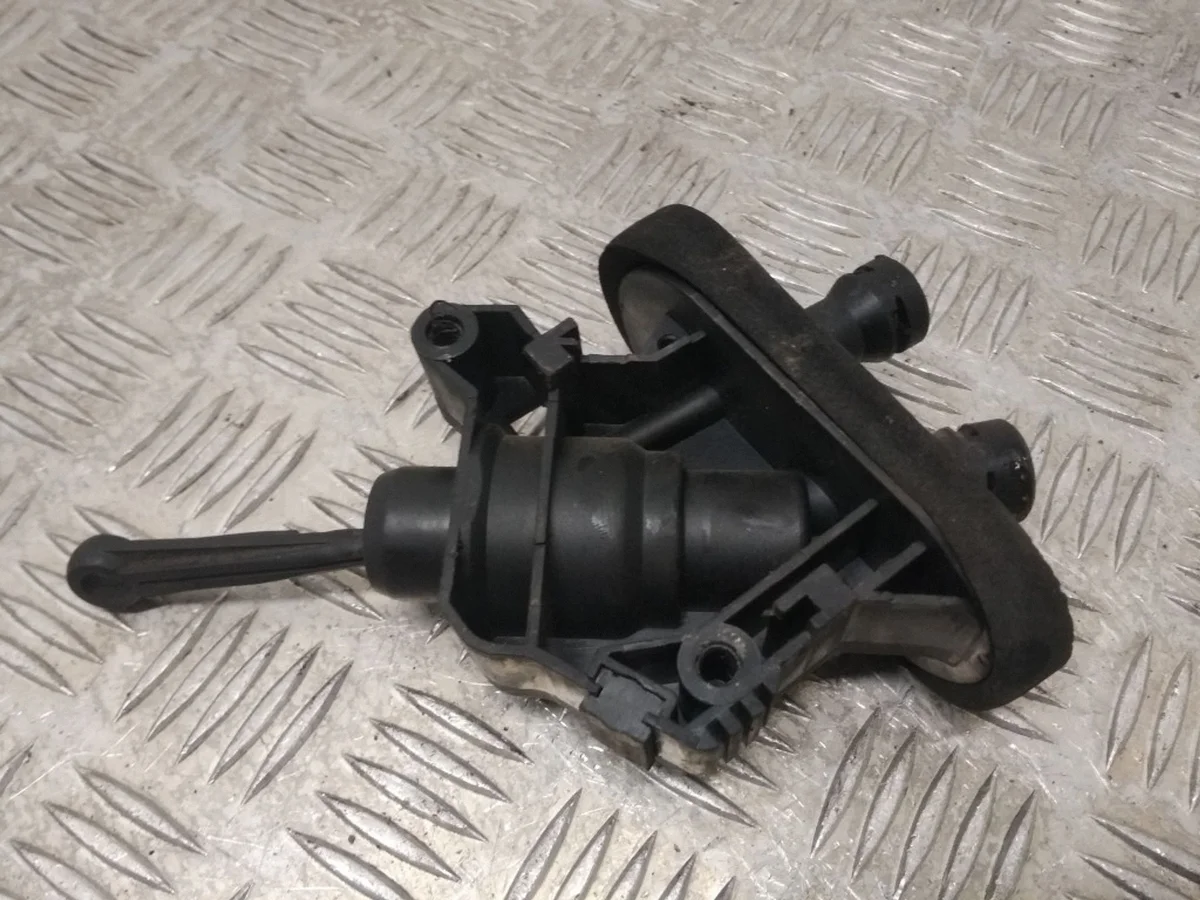 2004 Ford Fiesta Pompe d'embrayage NMZ10086