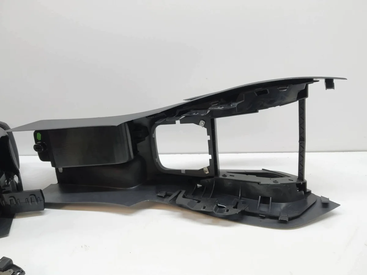 Mittkonsol VW Golf V (2004-2009) Armstöd image 7