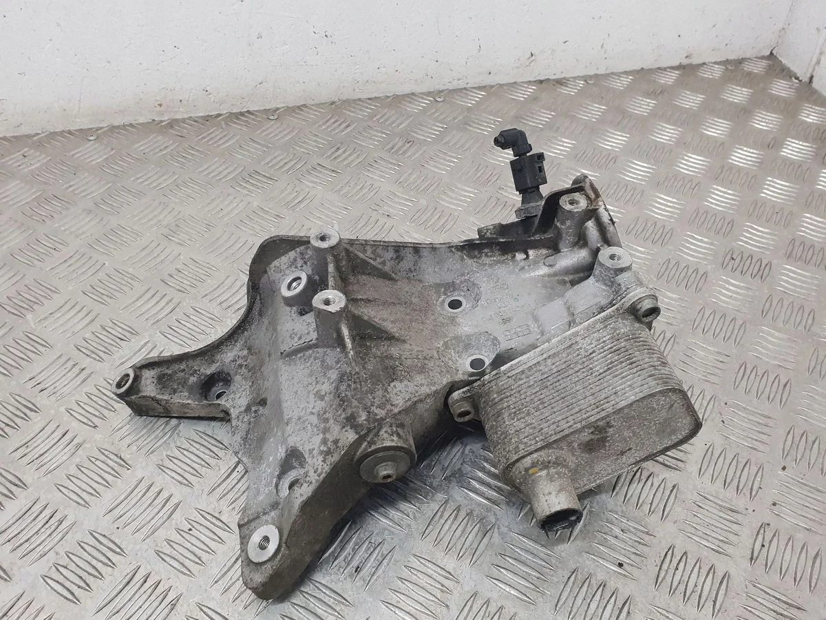 Seat Leon 06J903143 Base Filtro Olio Usata image 3