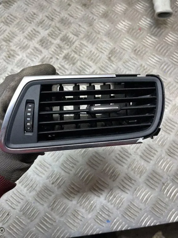Audi A7 Sportback 4GA 4GF Saída de Ar 4G8820902
