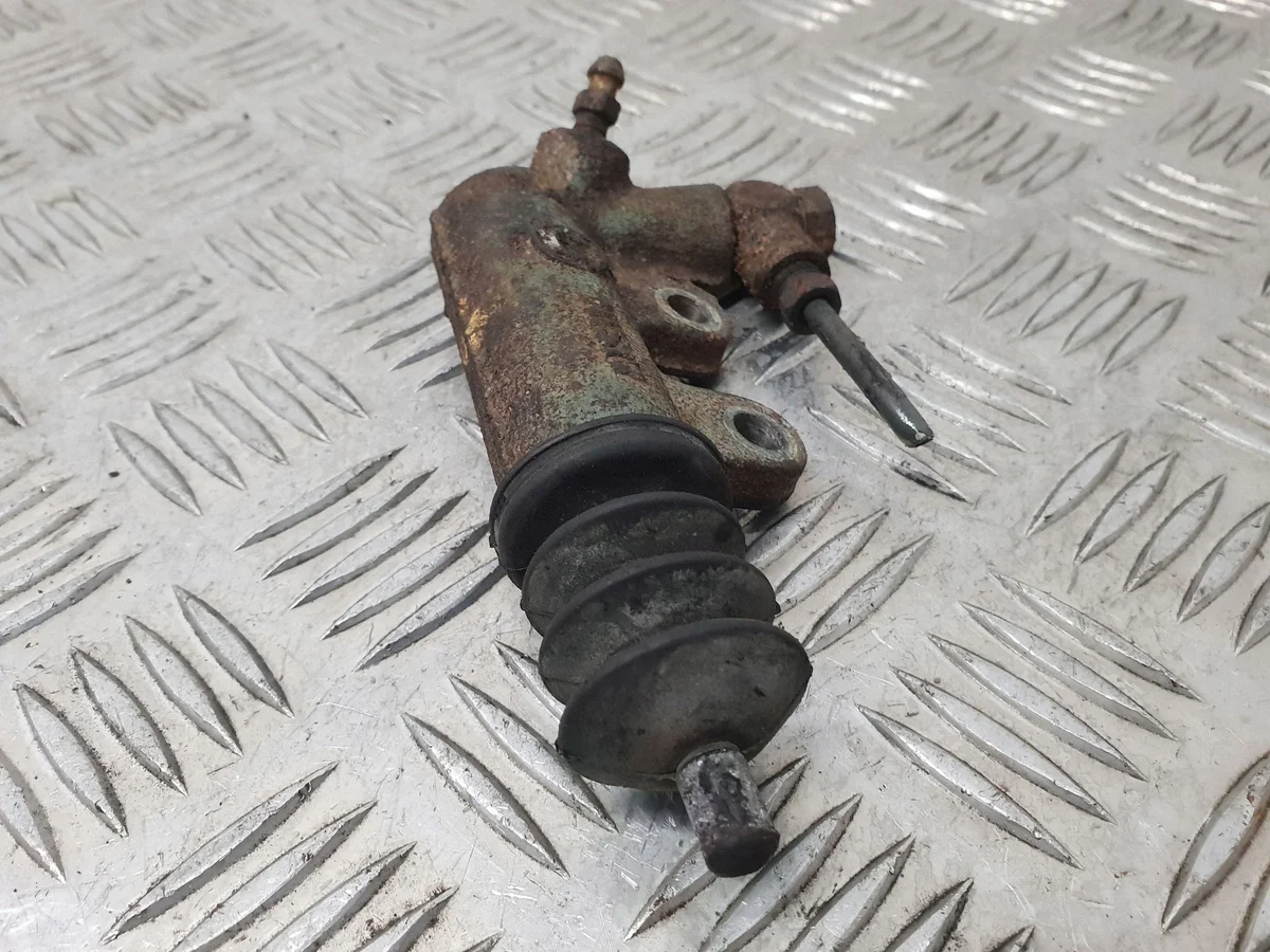 Bomba de embreagem Toyota Yaris 2001 NMZ15474 image 3