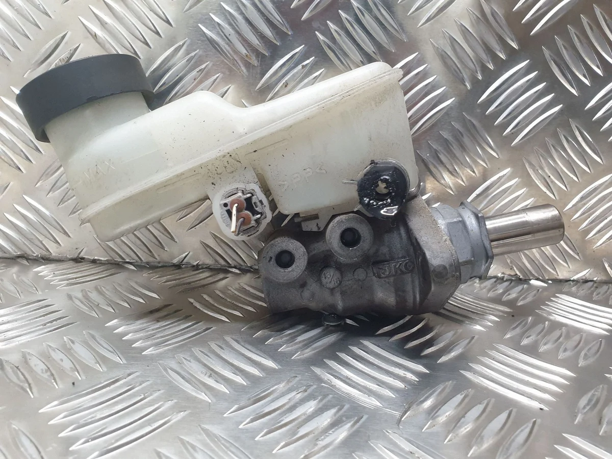 Bromsvätskebehållare Toyota Yaris 2001 NMZ15449