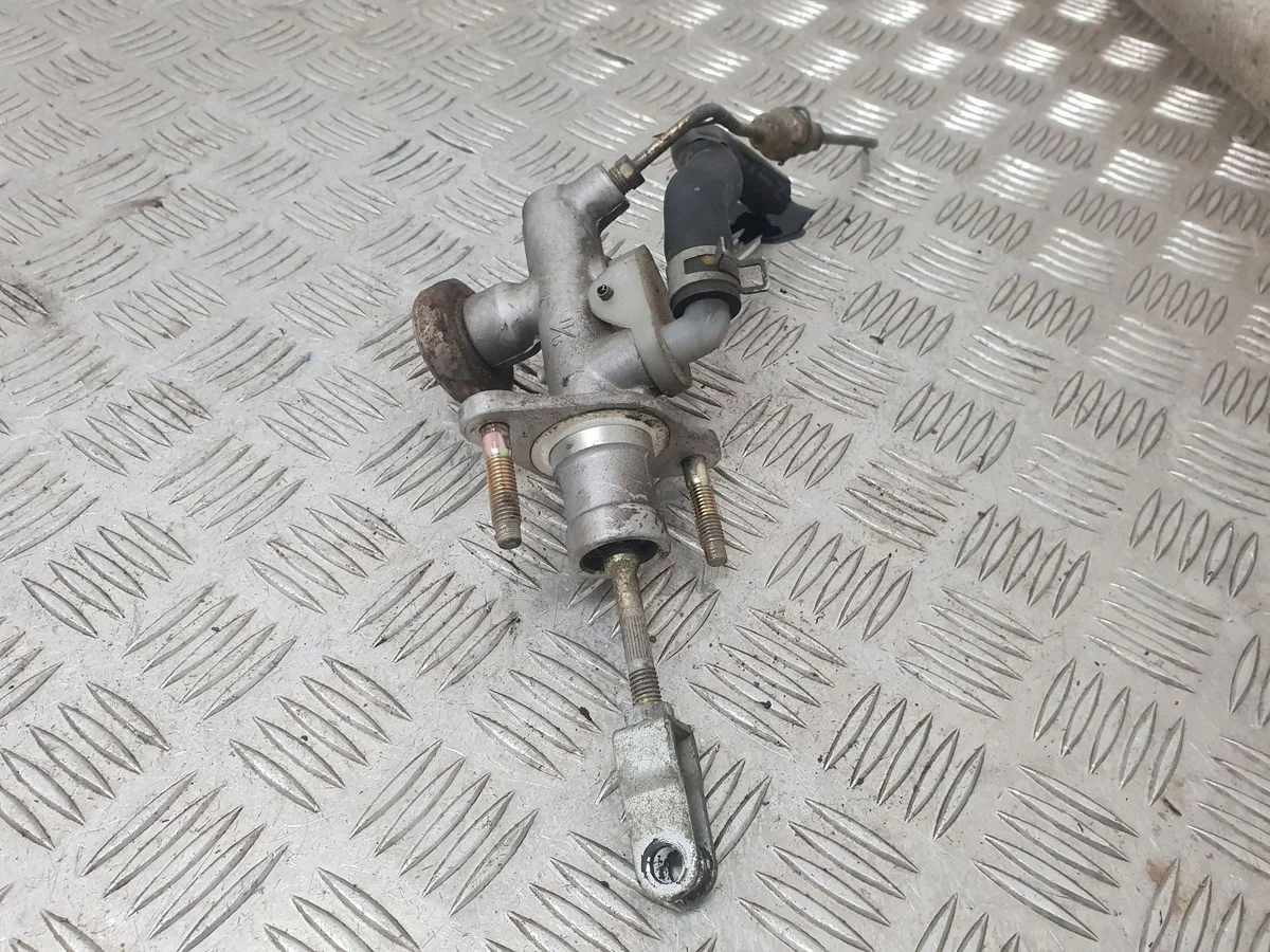 Bomba de embrague Nissan Primera 2003 Usada image 3