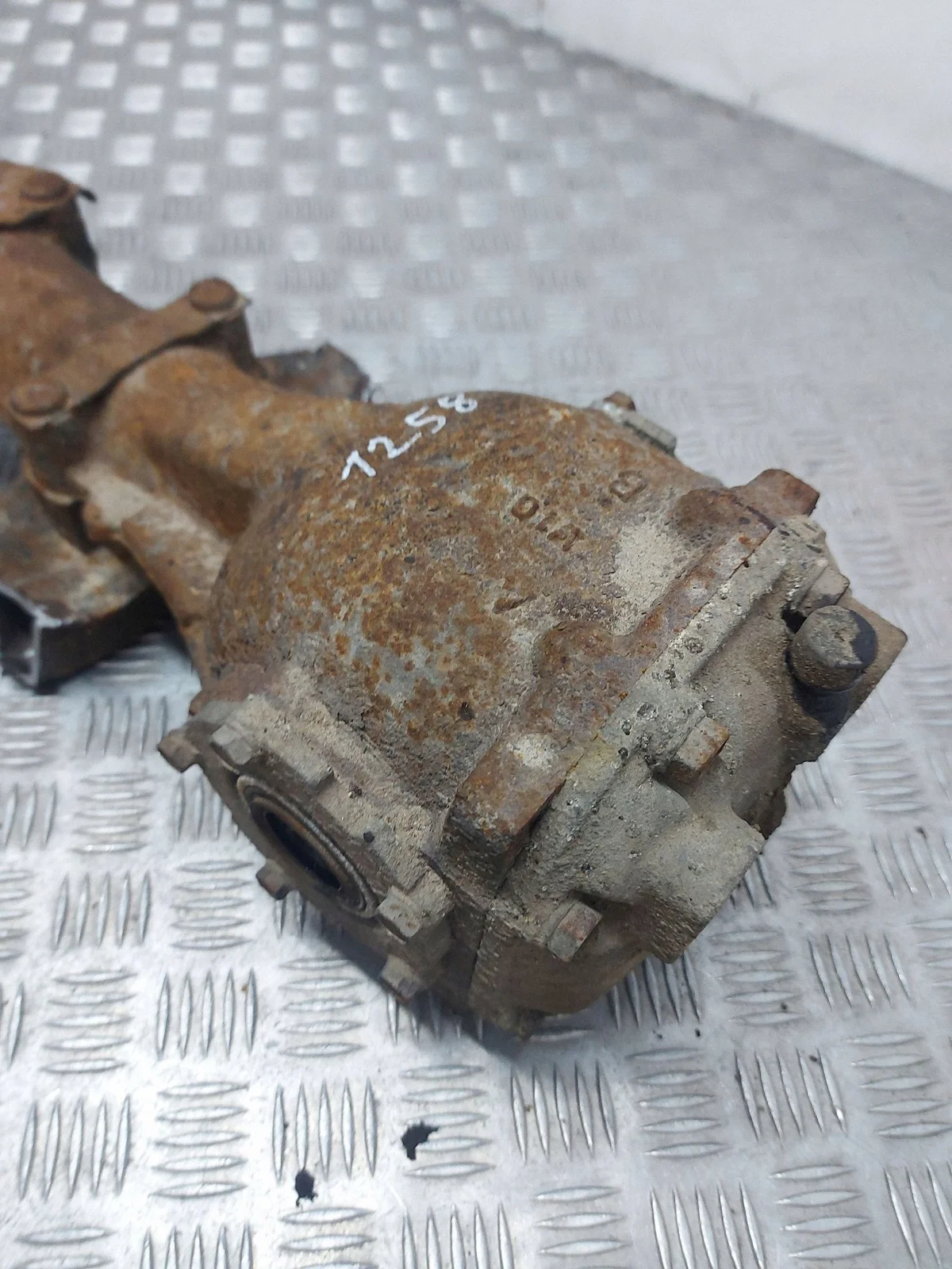 2001 Subaru Legacy Rear Differential W10 image 4