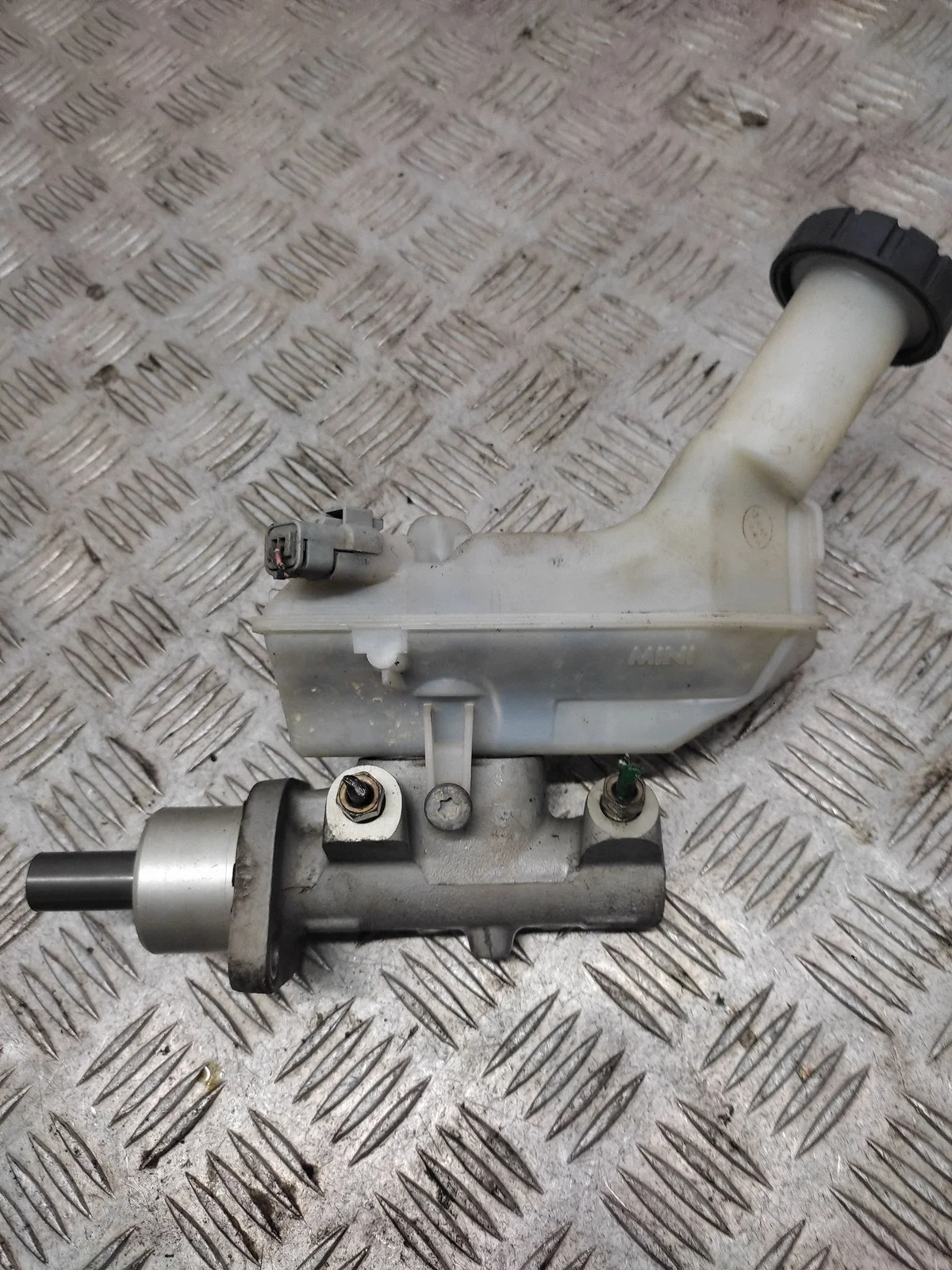 Renault Modus Bremsflüssigkeitsbehälter 8200304083