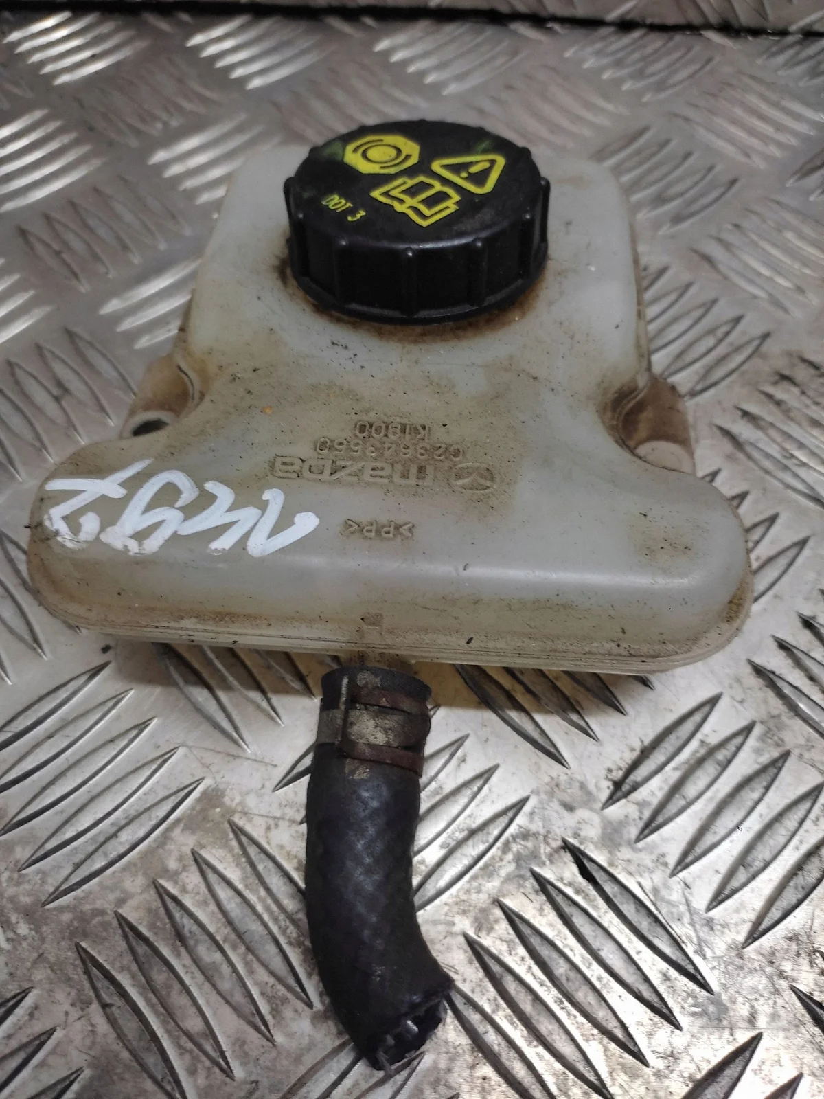 RESERVOIR LIQUIDE FREIN MAZDA 5 CR 2.0 CITD image 3