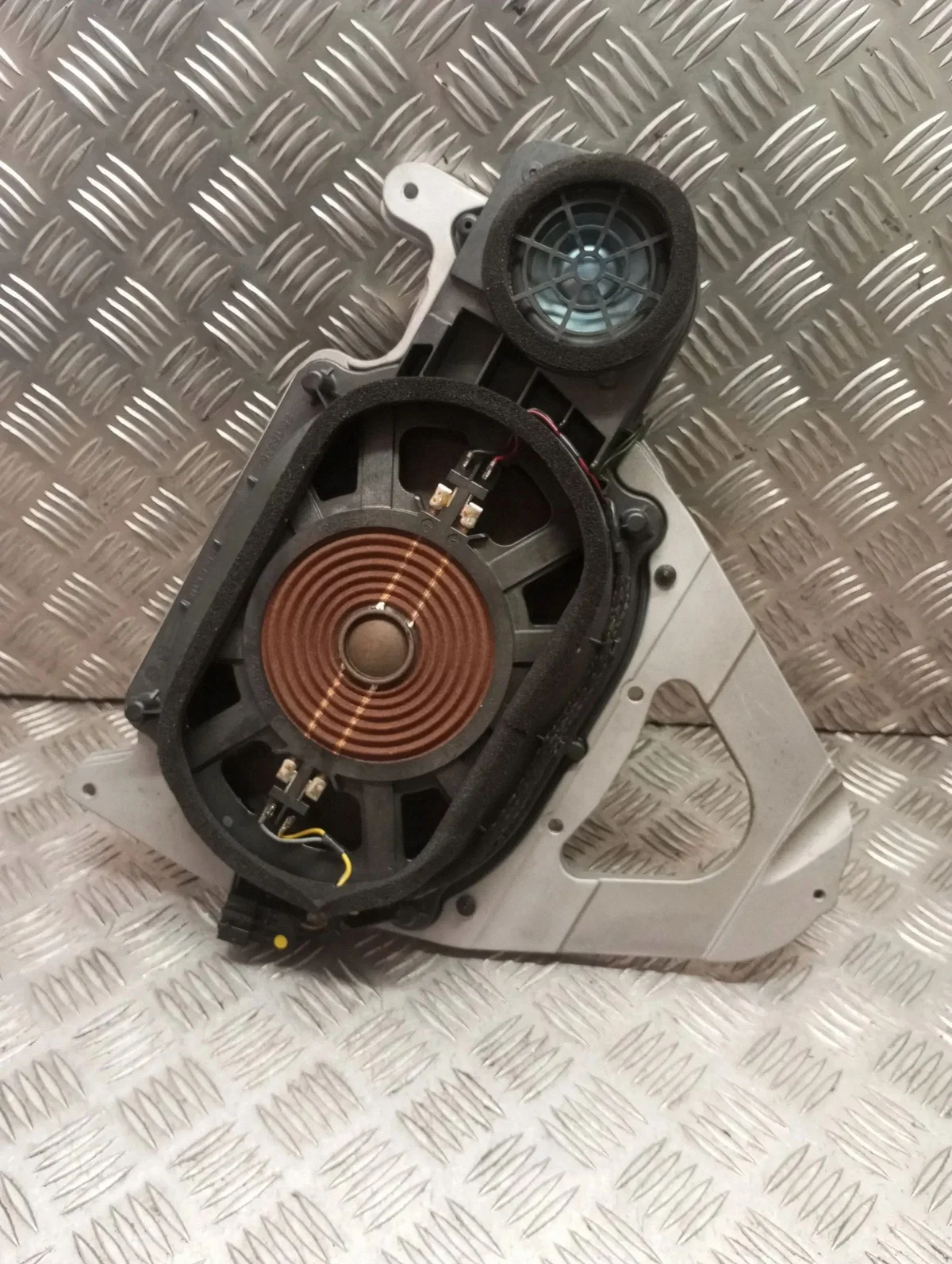 Subwoofer Harman Logic7 Mercedes W204 A2048204902