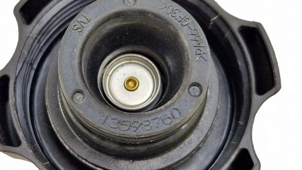 Buick Encore GX jäähdytysnestesäiliön korkki image 4