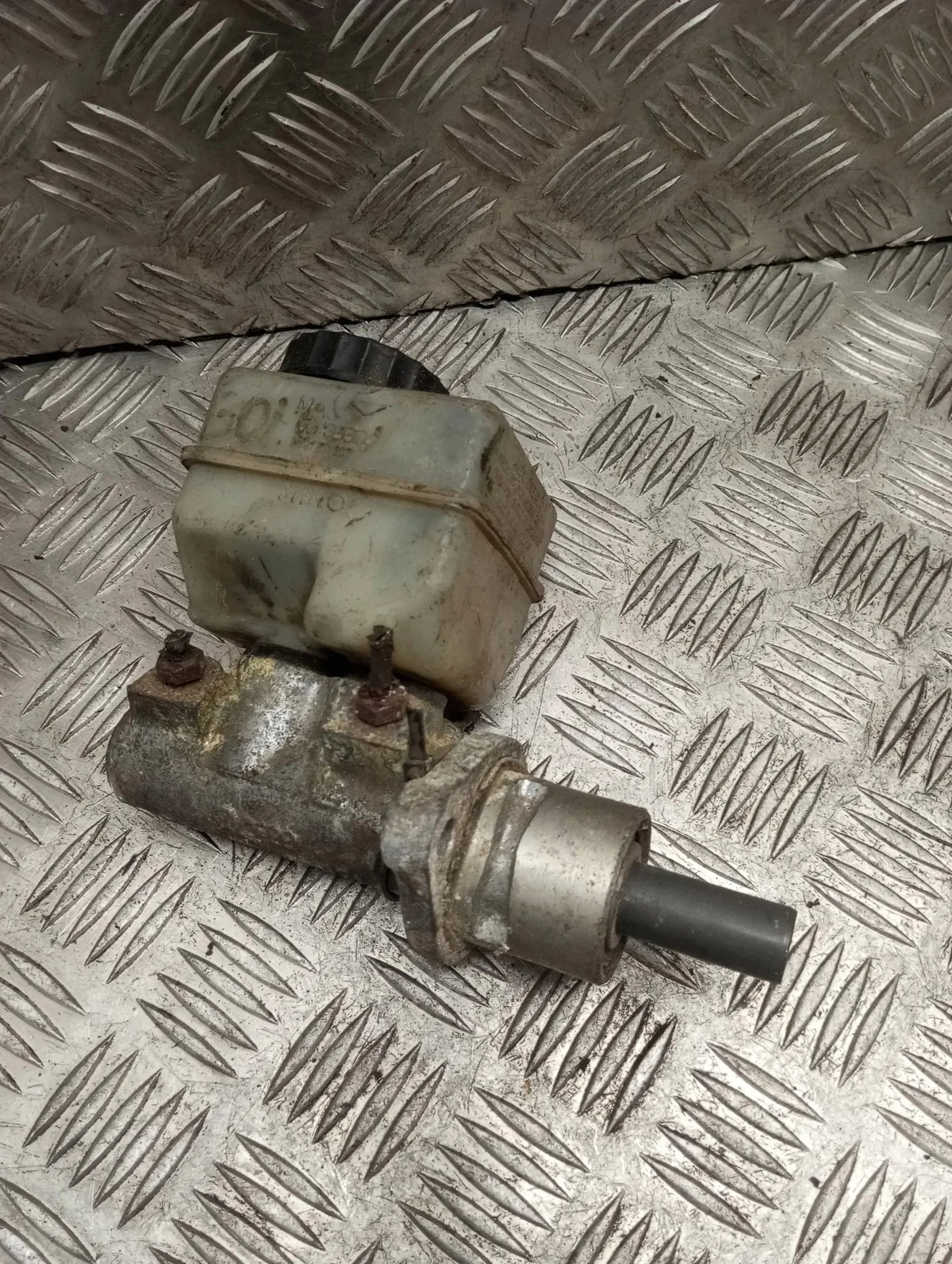Jarrusylinteri VW Golf IV 1.6 TDI Käytetty