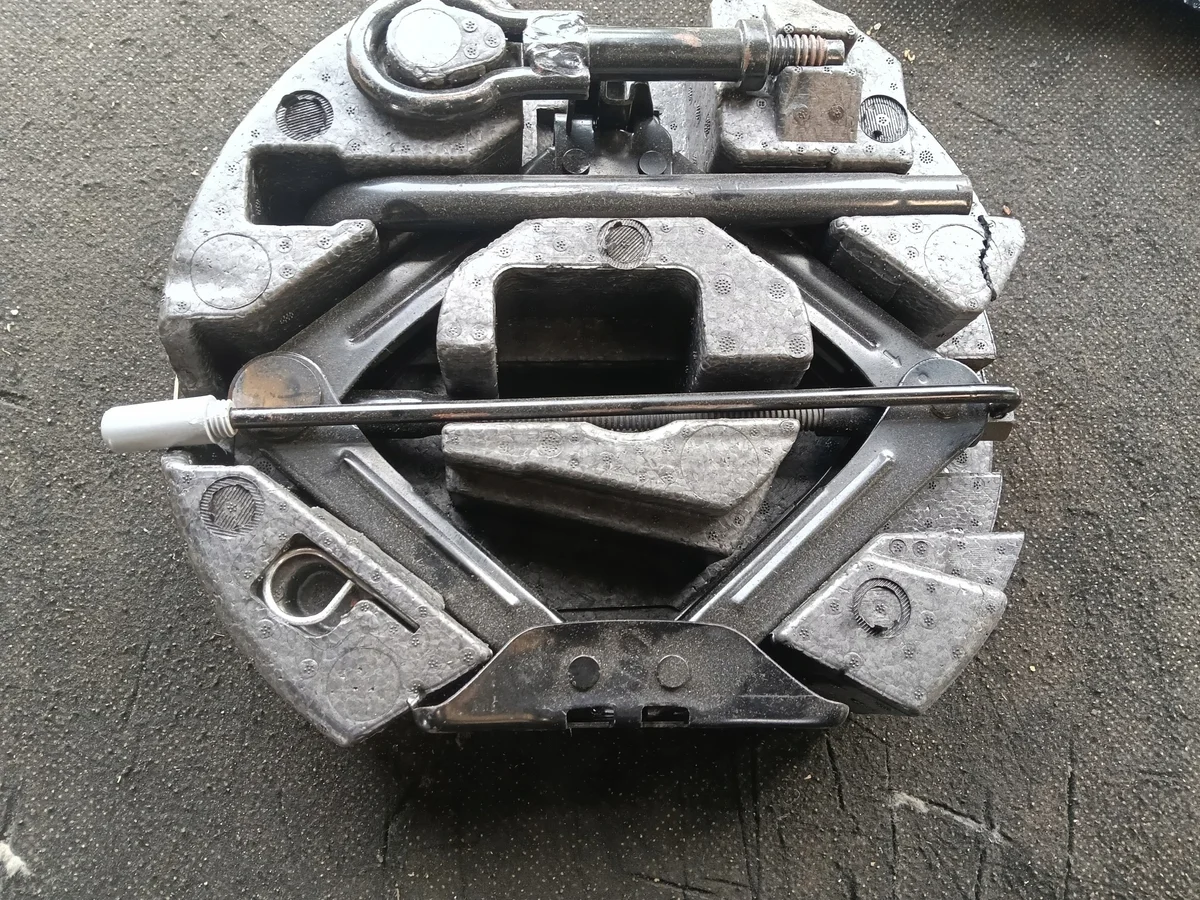 Ford Focus III Kit Gato Gancho Remolque BM51-17009-EC image 5