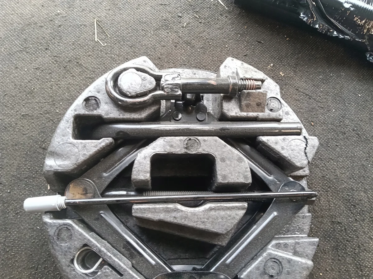 Ford Focus III Kit Gato Gancho Remolque BM51-17009-EC image 6