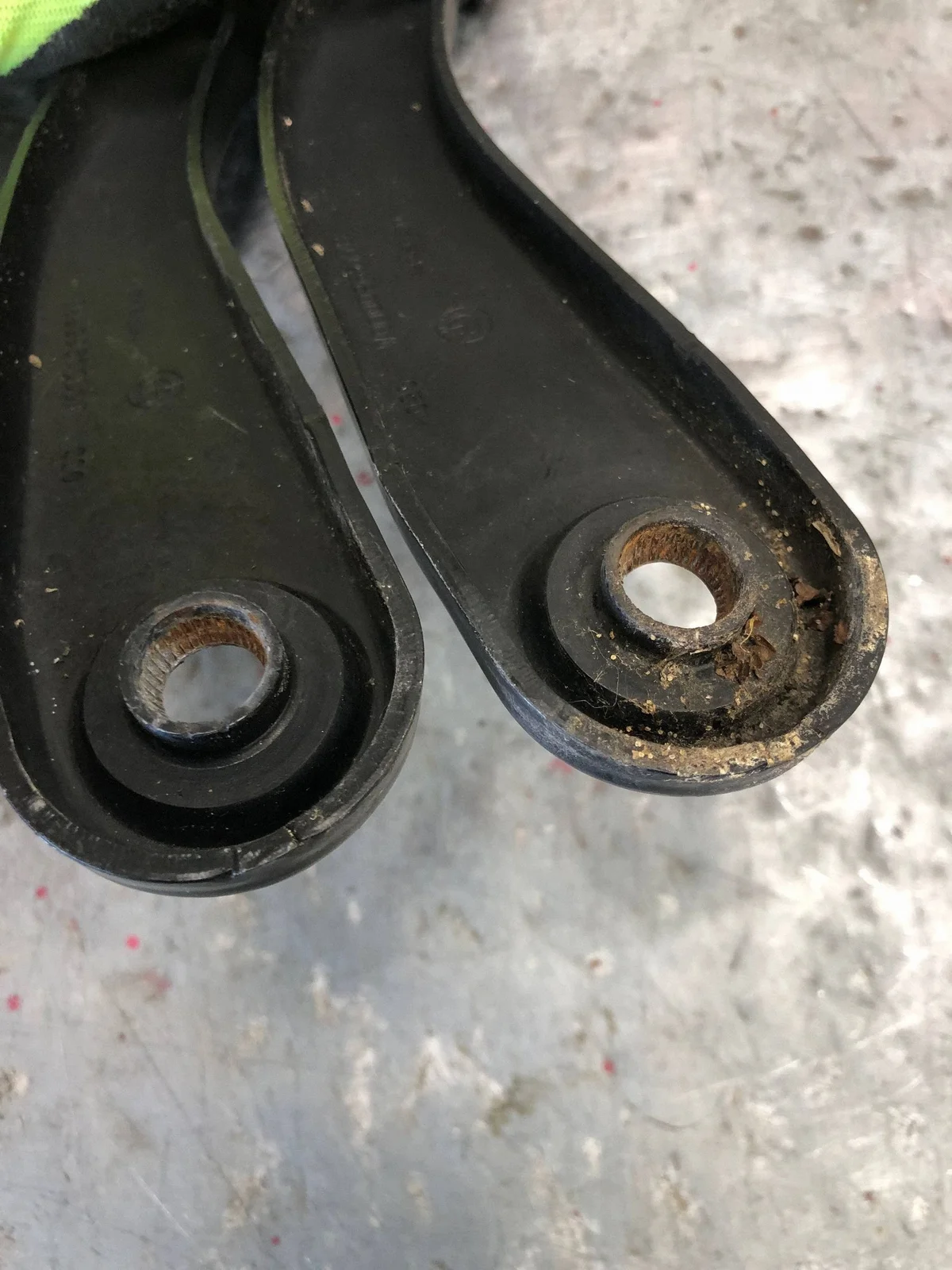 Brazos Limpiaparabrisas BMW F31 Usados OEM image 3