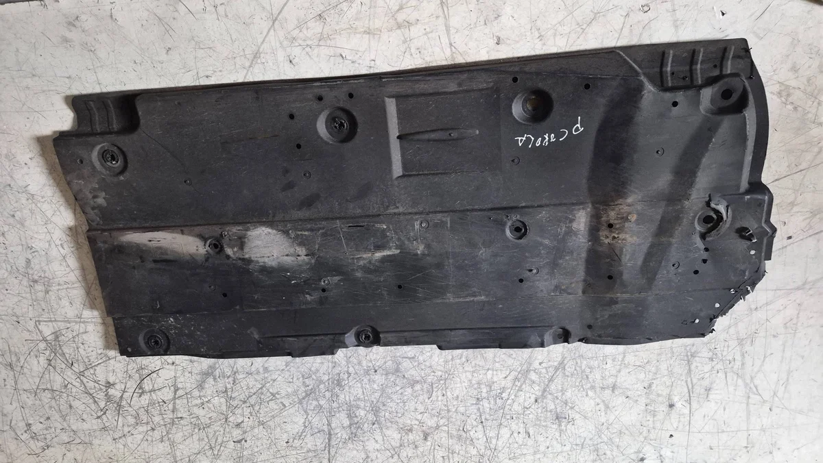 Skydd underrede Toyota Corolla E210 höger