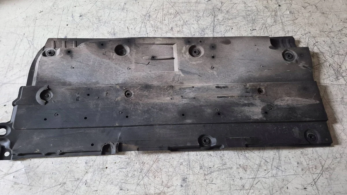 Skydd Plast Underrede Vänster Toyota Corolla E210
