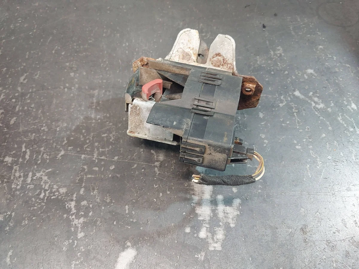 Cerradura Maletero Mercedes C W203 Kombi A2037400235