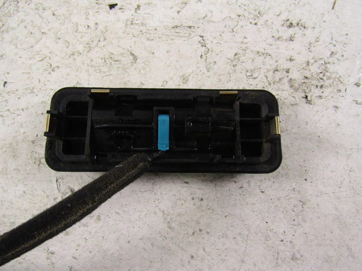 Kia Stonic Trunk Lid Microswitch Used 30410610252 image 6