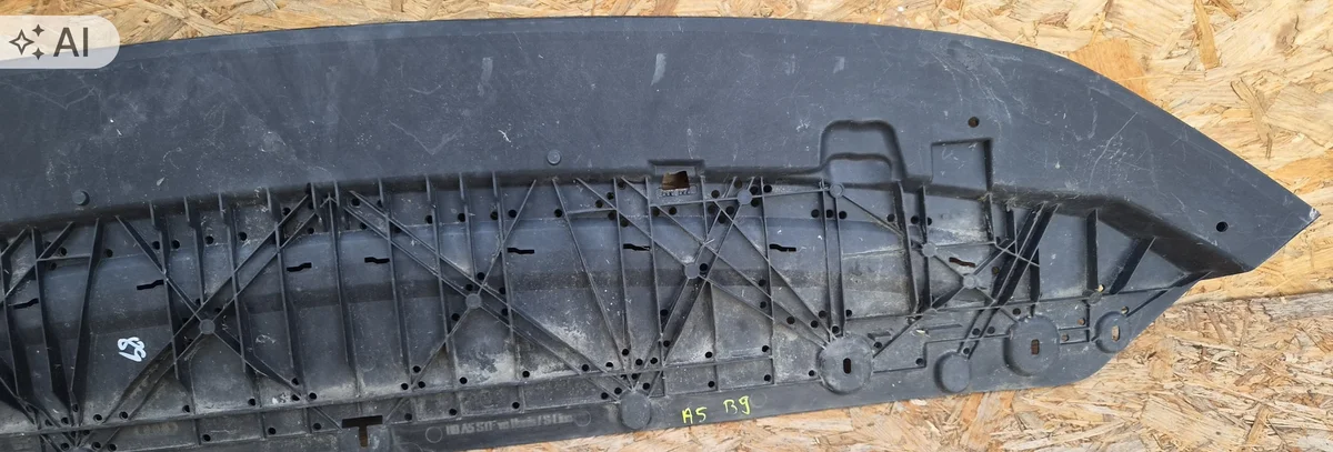Audi A5 B9 8W6807611 Onderplaat Bumper image 3