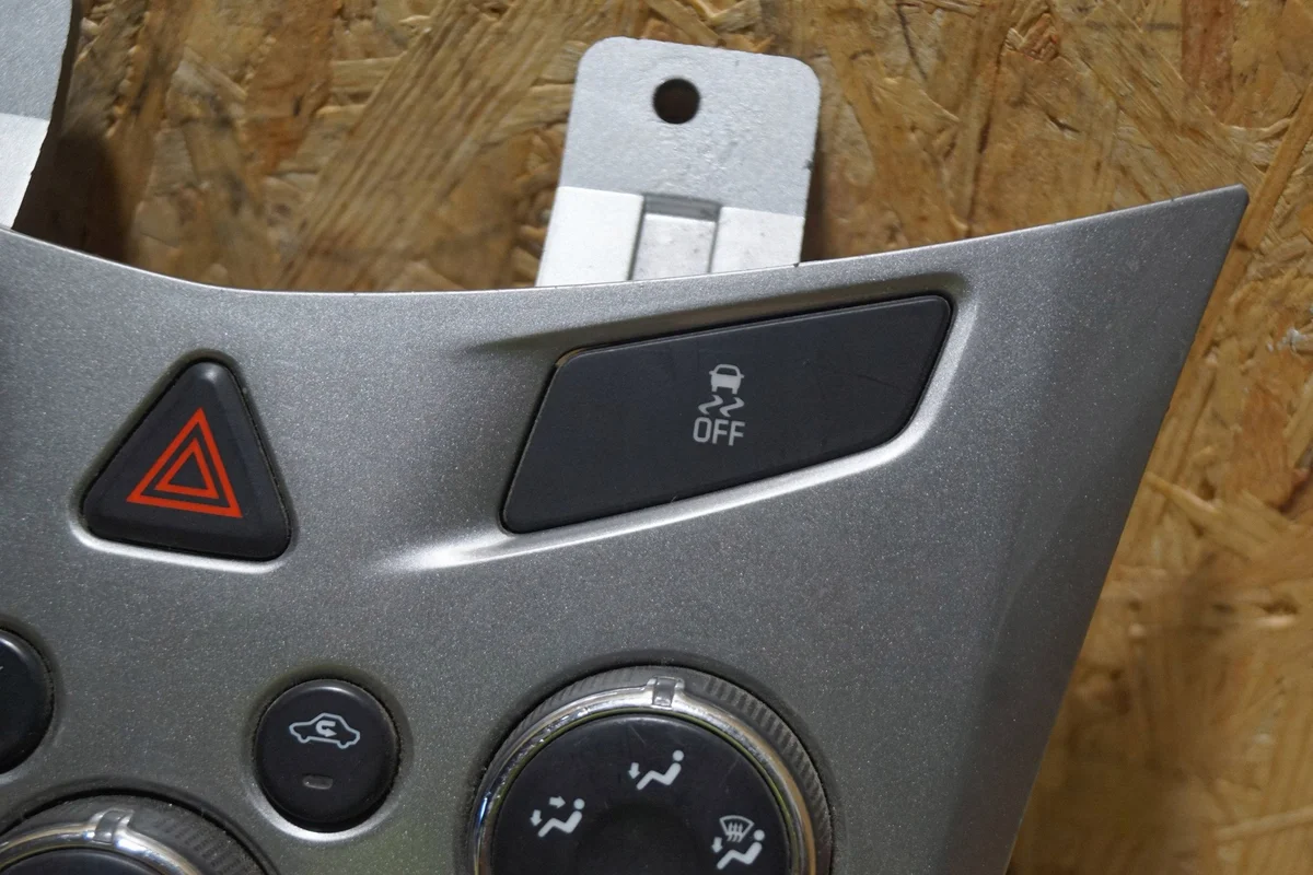 Chevrolet Trax 2013 Module Climatisation 95332722 image 4