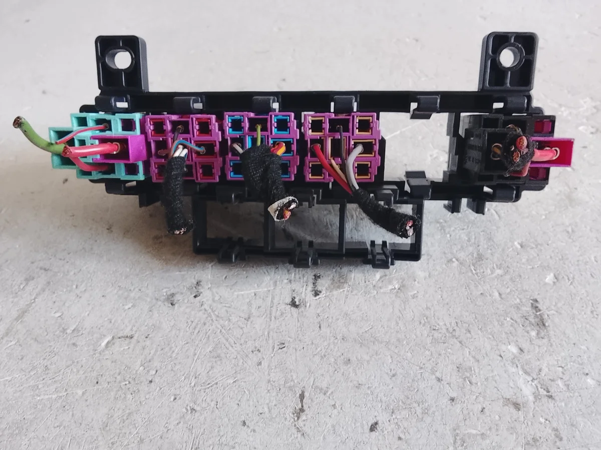 Paneel relais Audi A4 B6 B7 OEM 37037353602 image 3