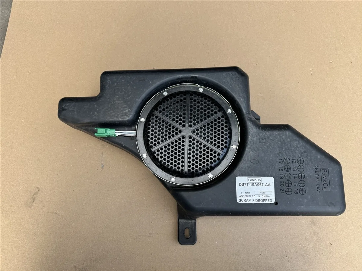 Subwoofer Ford Mondeo MK5 Kombi Usado