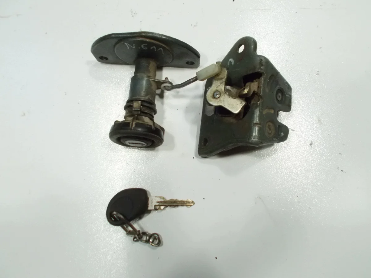 Fechadura Porta Mala Fiat Seicento Usada