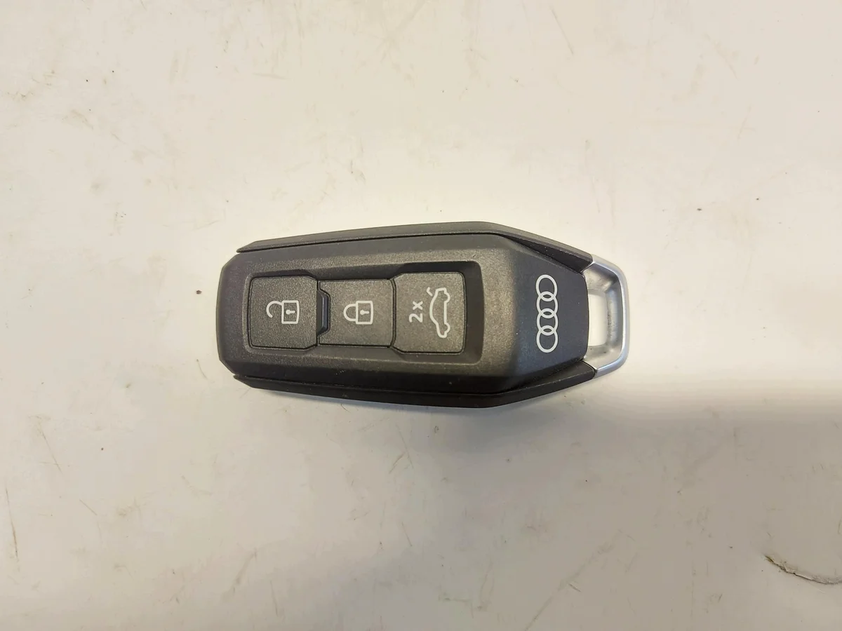 Chave Audi A5 8B3 B10 AVANT 85H959754 Usada