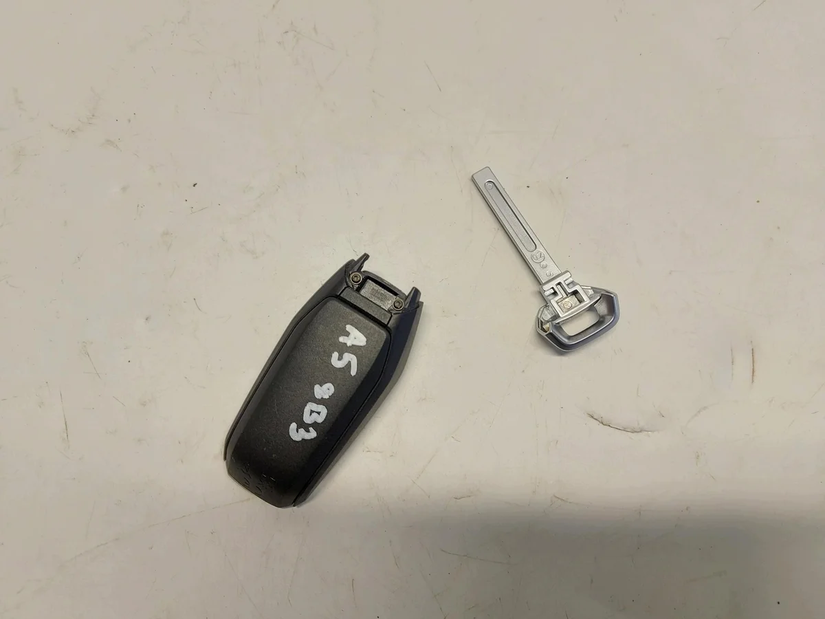 Audi A5 8B3 B10 Av. avain 85H959754 image 3