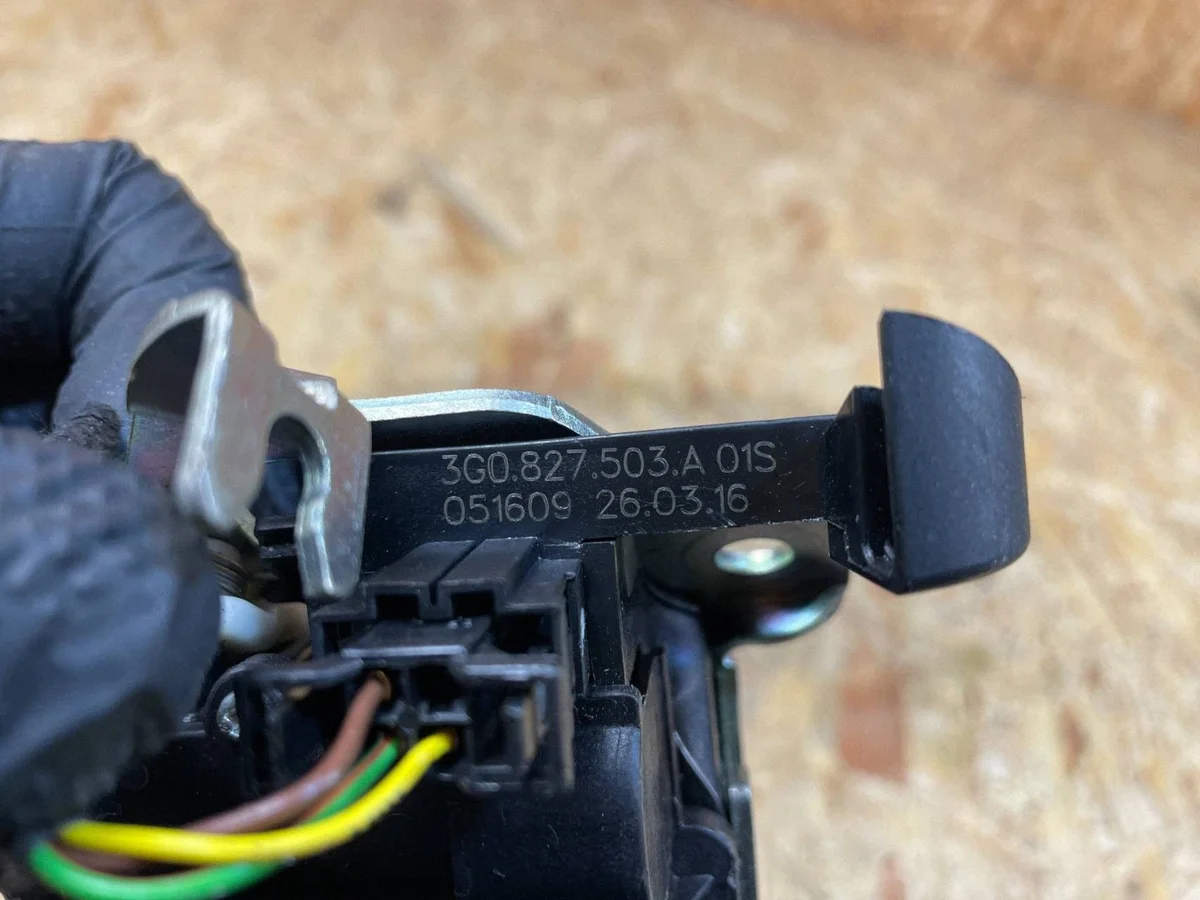 Serrure coffre Audi A4 B9 3G0827503A image 9