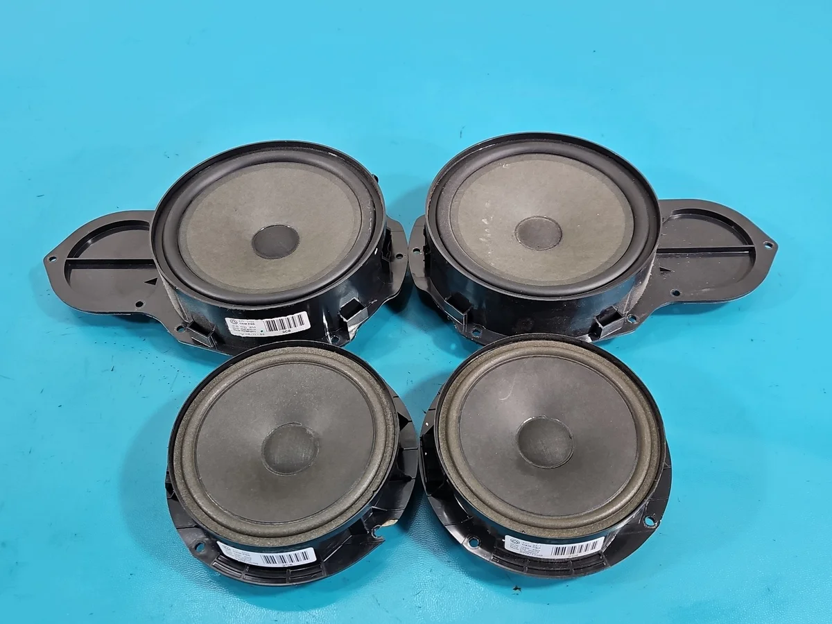 Altavoces VW Passat B7 Usados 3C8035454