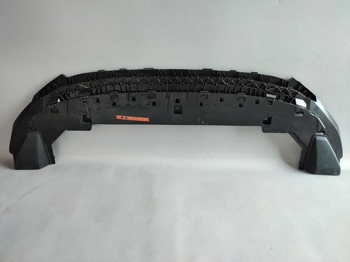 Audi A3 8Y0 Placa Debajo Parachoques 8Y0807233C
