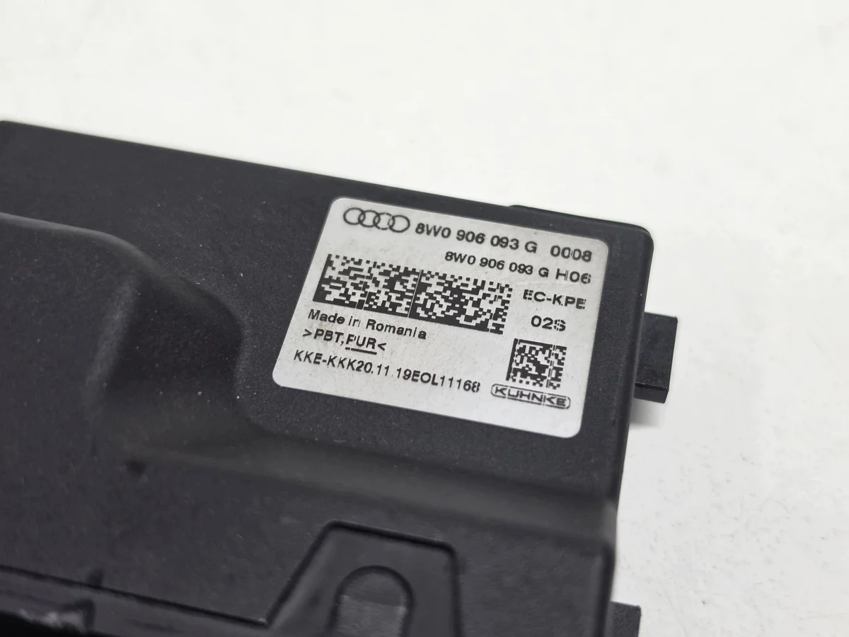 Audi A5 F5 polttoainepumpun ohjain 8W0906093G