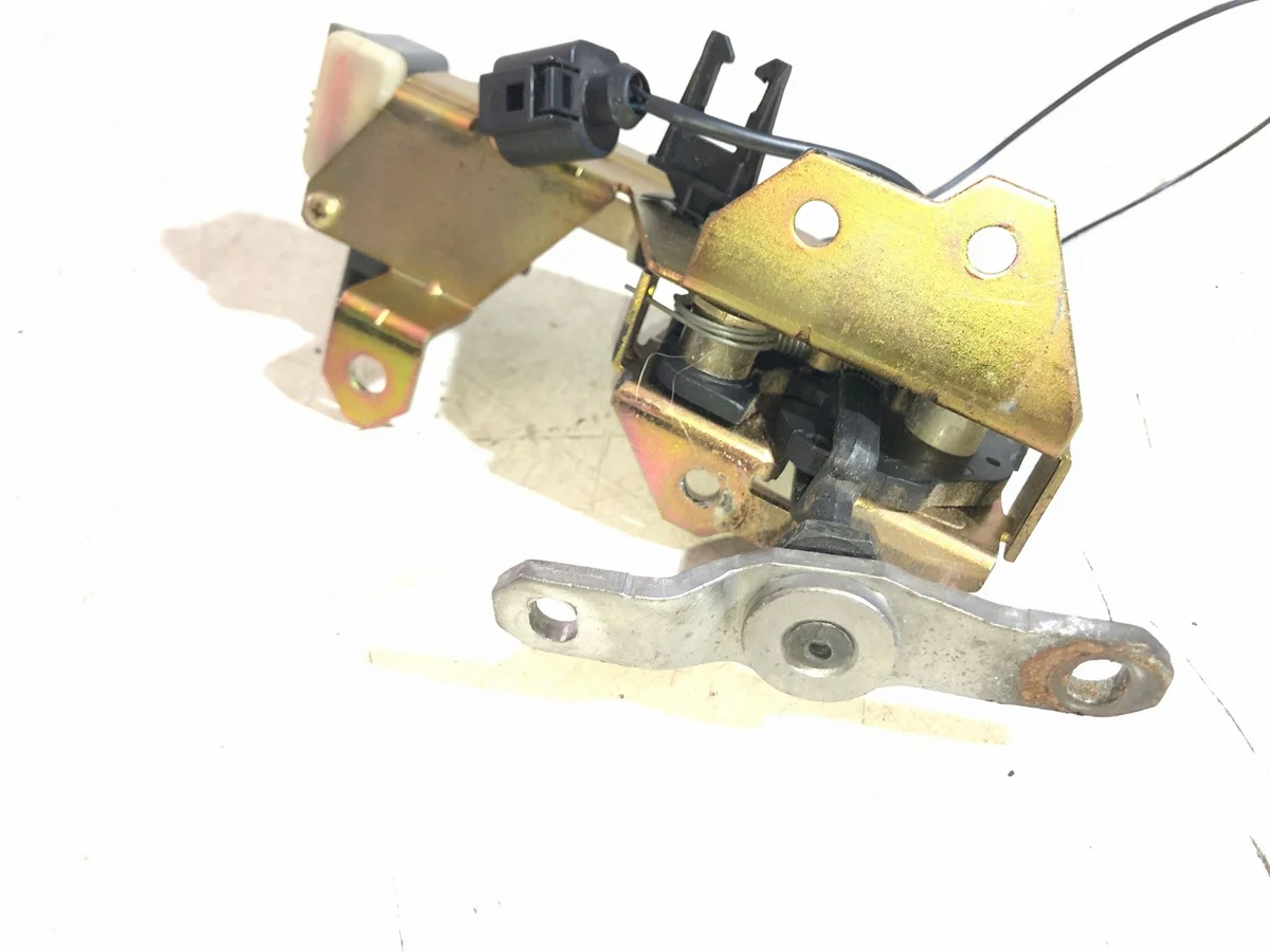 2005 VW Touareg Trunk Latch 7L0827506D image 6