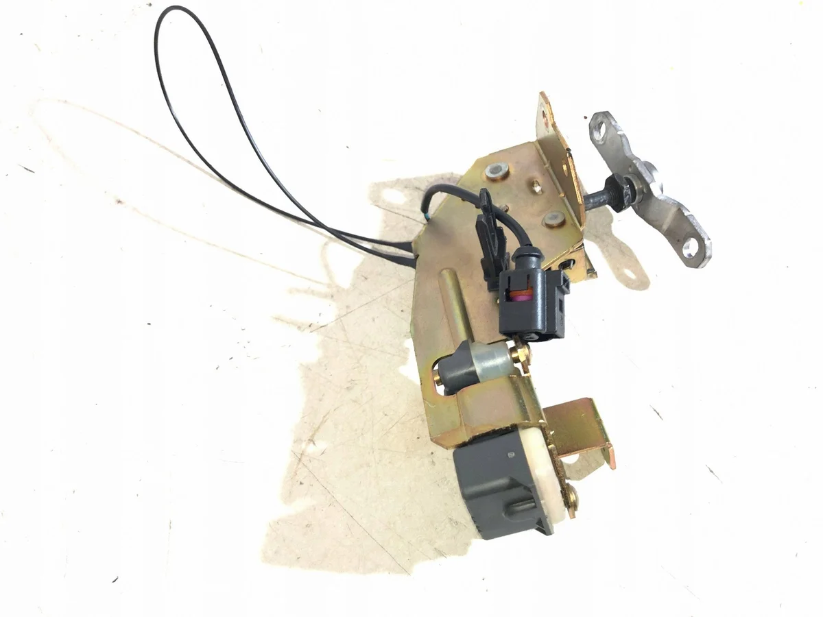 2005 VW Touareg Trunk Latch 7L0827506D image 7