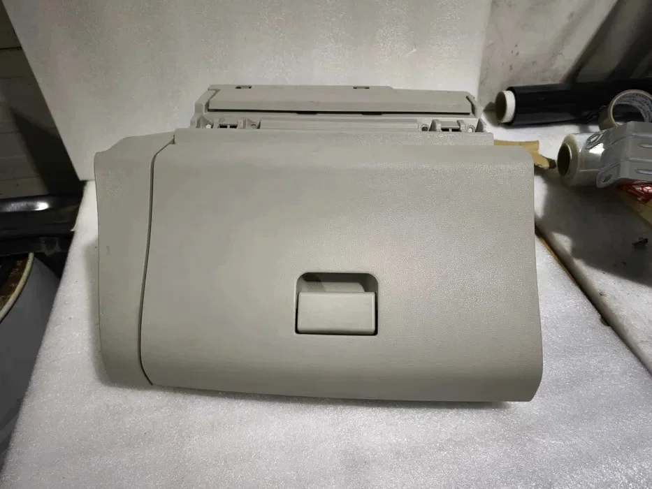 Nissan Leaf I Passenger Glove Box Used