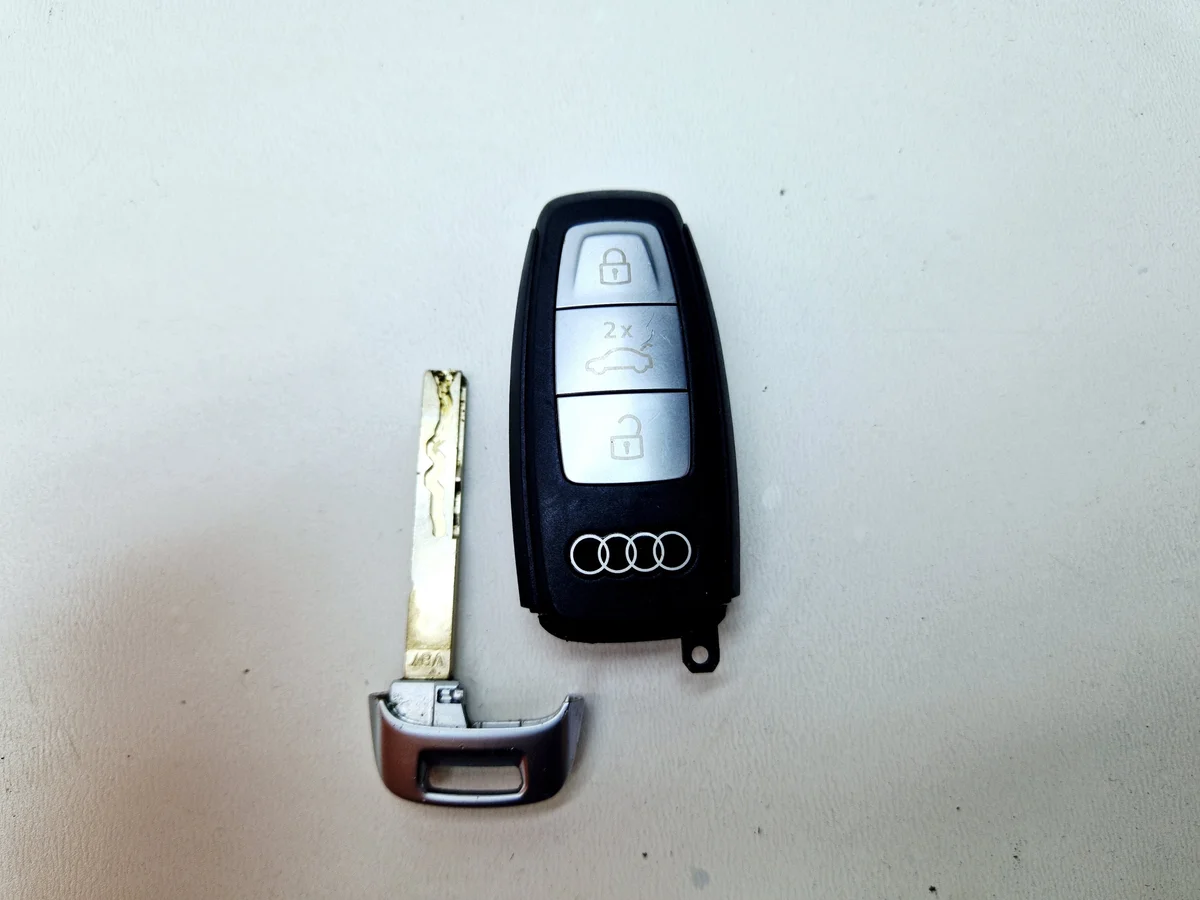 Originele Audi Sleutel 8Y0959754CJ image 3